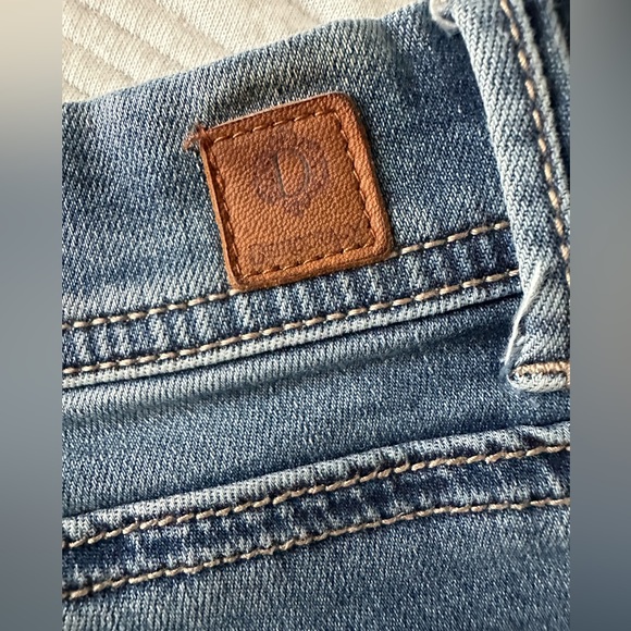 Democracy Distressed Denim Crops (size 12) - Picture 2 of 8